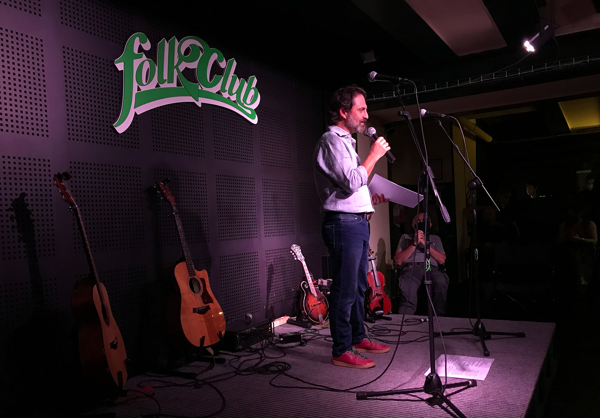 Paolo Lucà presenta la stagione 2020/2021 sul palco del FolkClub