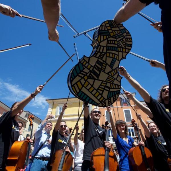 100 Cellos