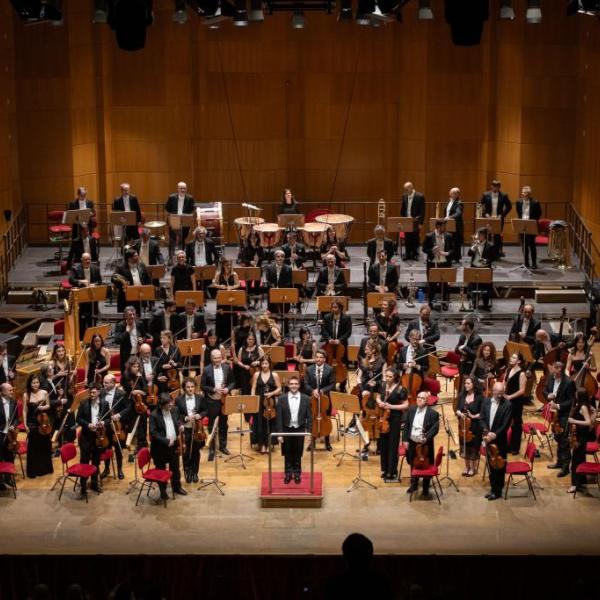 Bernàcer e l’Orchestra del Teatro Comunale di Bologna (Foto Andrea Ranzi)
