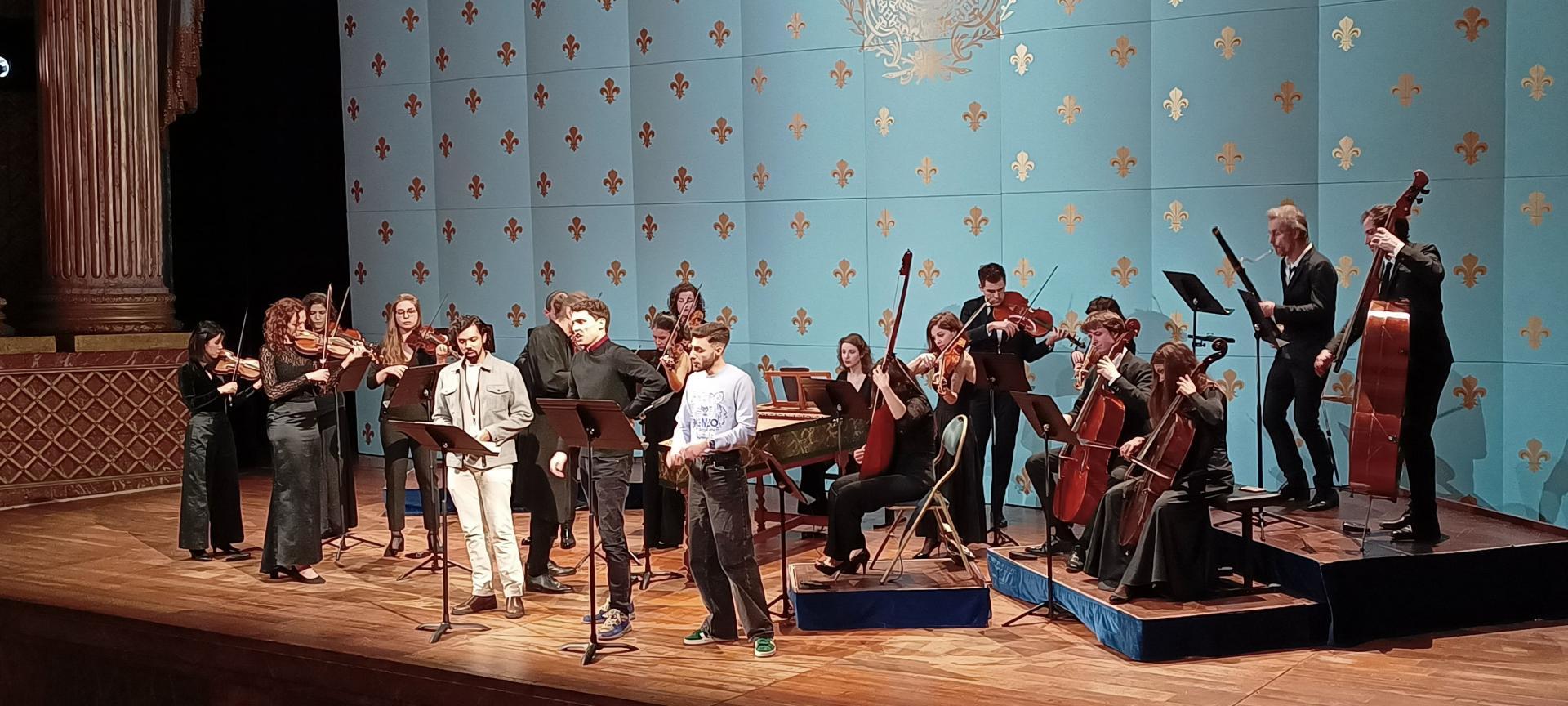 Bruno de Sá, Nicolò Balducci, Théo Imart e Orchestre de l'Opéra Royal durante la prova (foto di P. Scarnecchia)