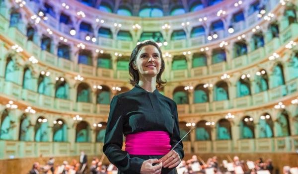Oksana Lyniv al Teatro Comunale di Bologna (foto Michele Lapini)