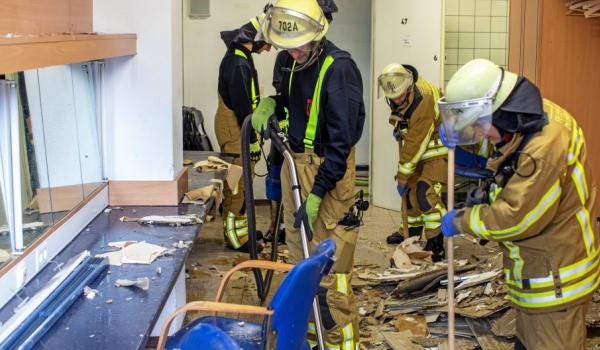 I vigili del fuoco all'Opera di Dusseldorf (Foto Christoph Reichwein)