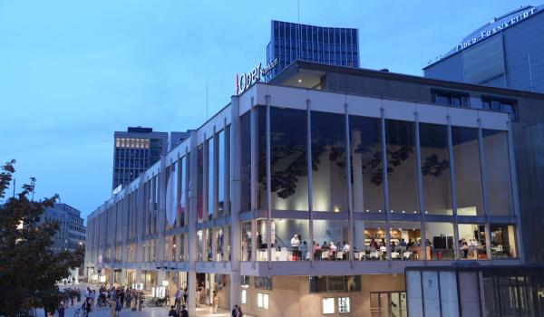 L’Oper Frankfurt (Foto Barbara Aumueller)