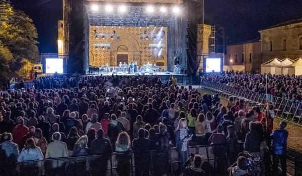 La Basilica di Collemaggio Jazz italiano per le terre del sisma