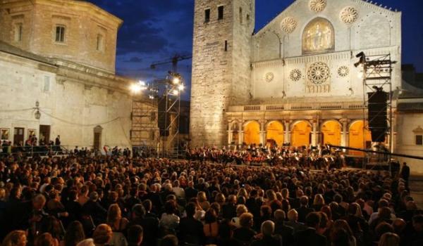 La Piazza del Duomo di Spoleto La Piazza del Duomo di Spoleto