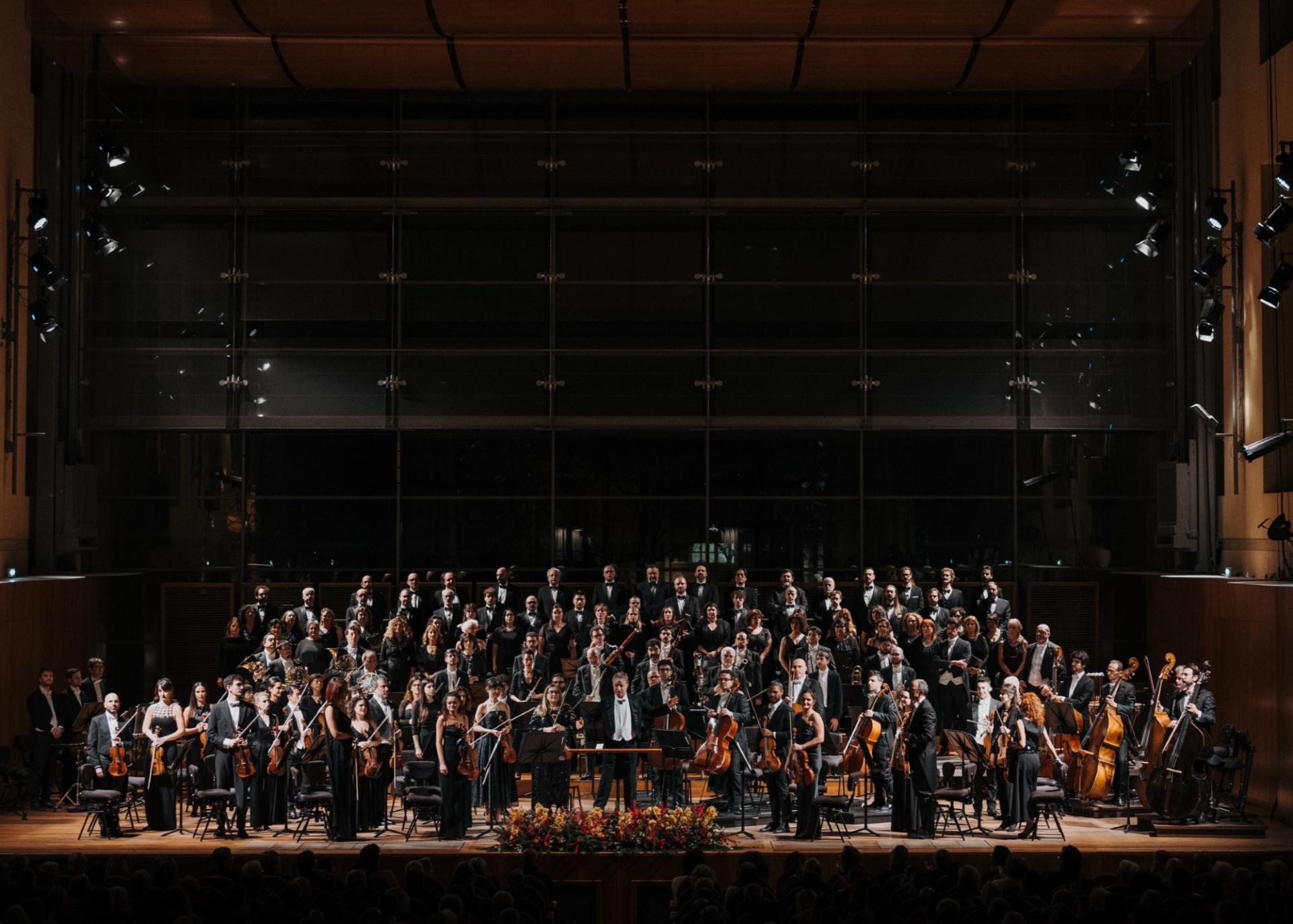 Roberto Abbado, Filarmonica Arturo Toscanini (foto Luca Pezzani)