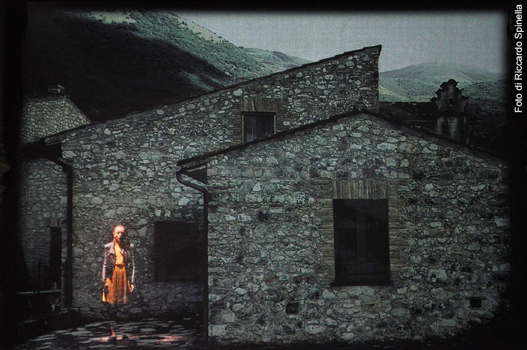 Lontano da qui di Filippo Perocco