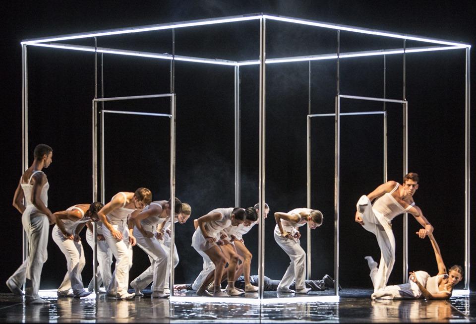 Aterballetto (Foto Roberto Ricci) Aterballetto (Foto Roberto Ricci)