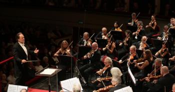 Riccardo Chailly e la Filarmonica della Scala (Foto Brescia/Amisano)