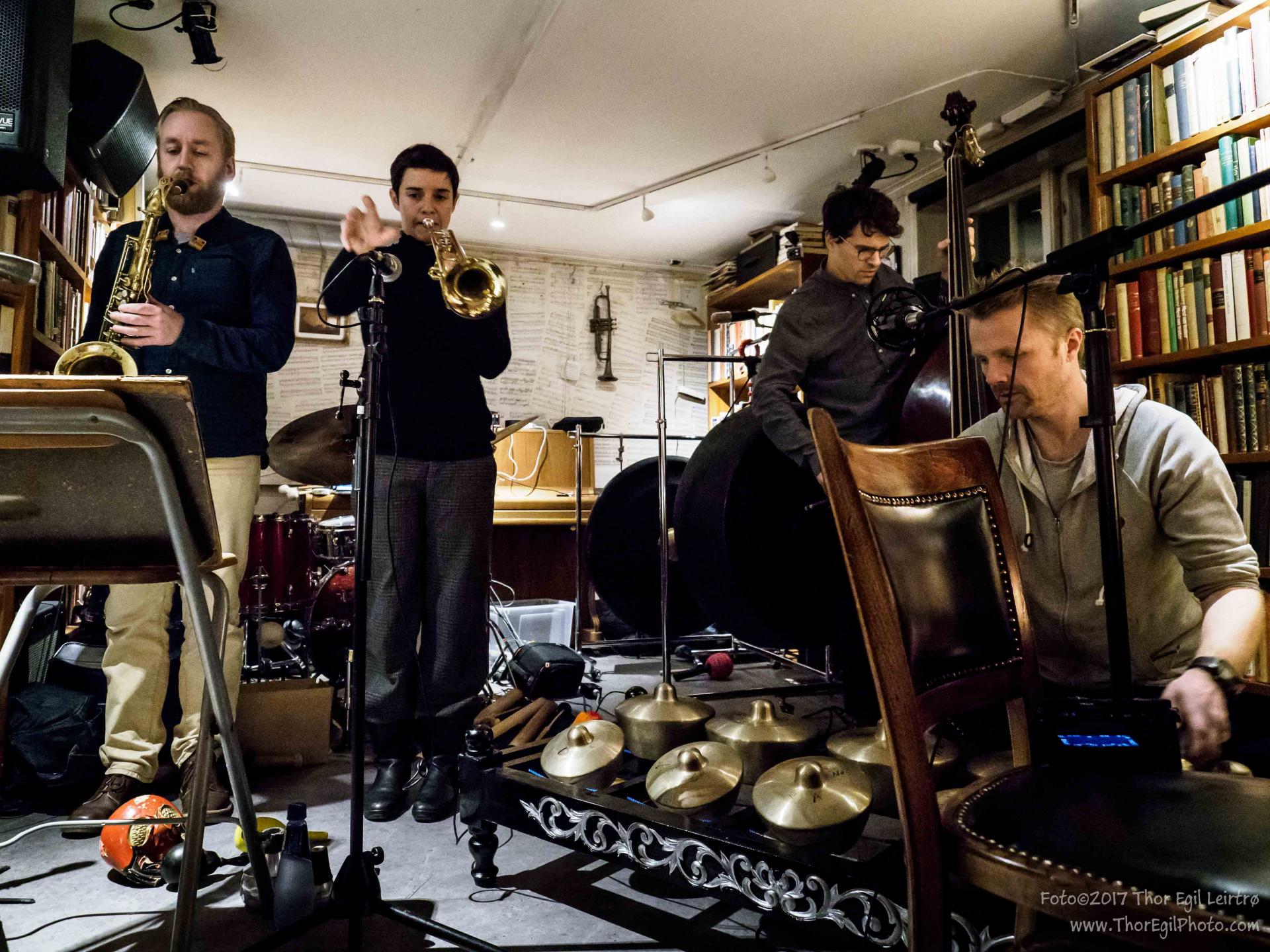 Aalberg/Kullhammar/Zetterberg/Santos Silva - Basement Session, gamelan