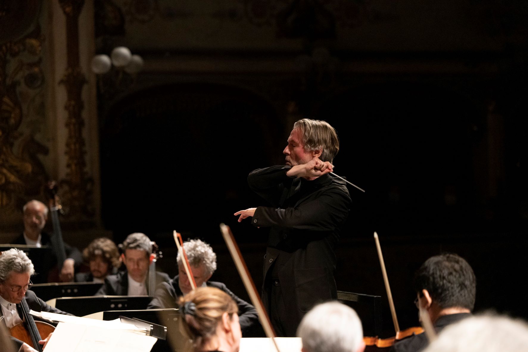 Esa-Pekka Salonen e l’Orchestre de Paris (foto Marco Caselli Nirmal - Ferrara Musica)