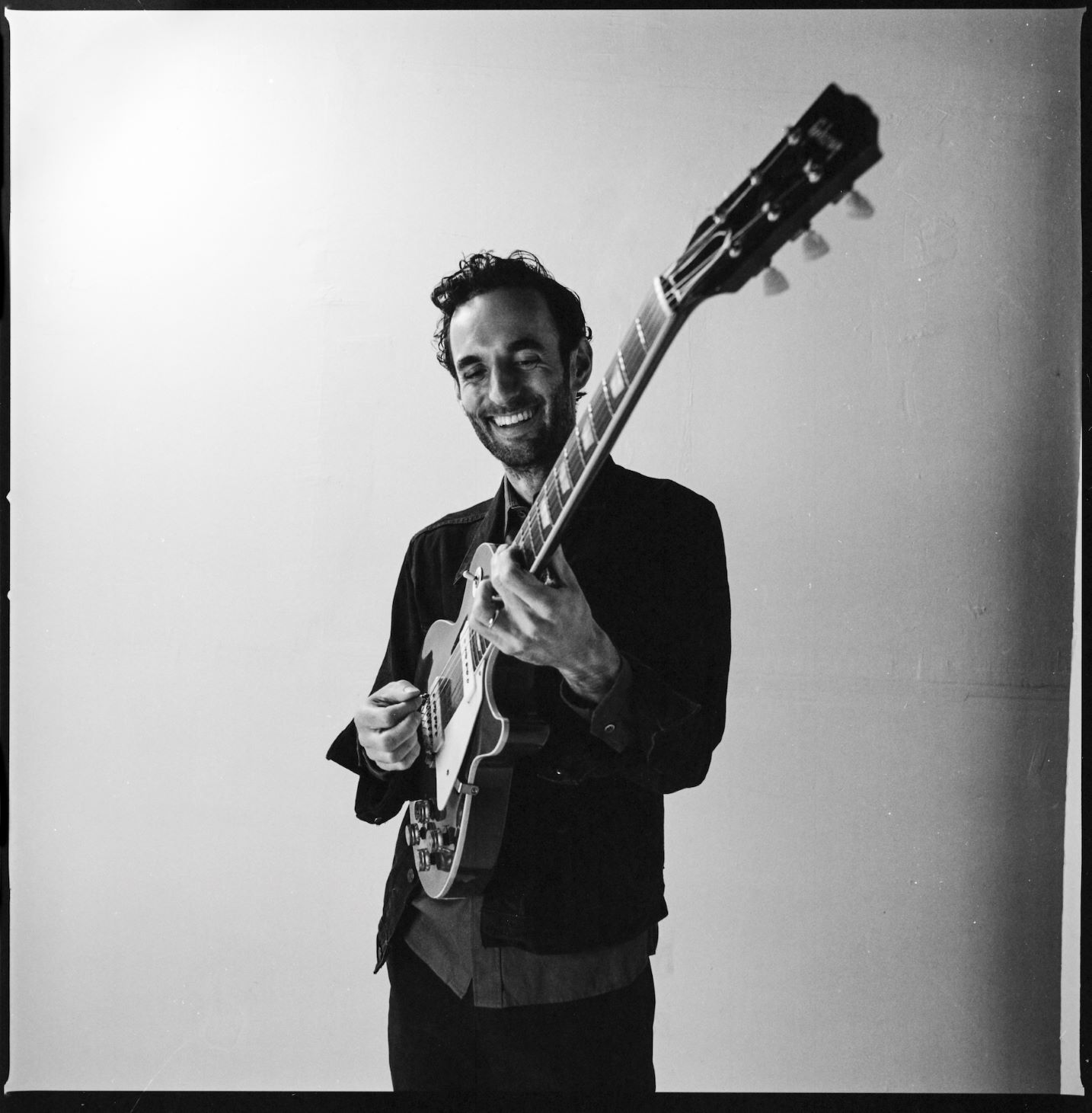 Julian Lage (foto Alysse Gafkjin)