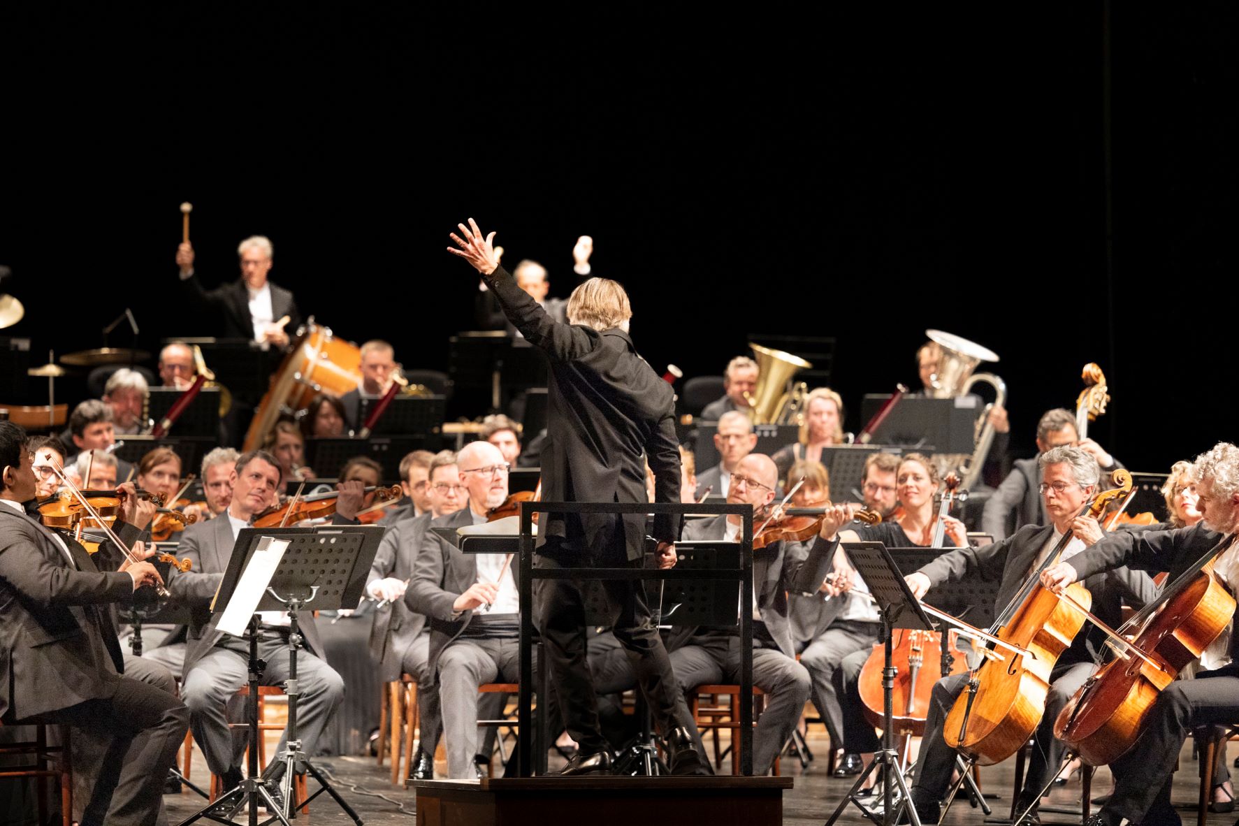 Esa-Pekka Salonen e l’Orchestre de Paris (foto Marco Caselli Nirmal - Ferrara Musica)