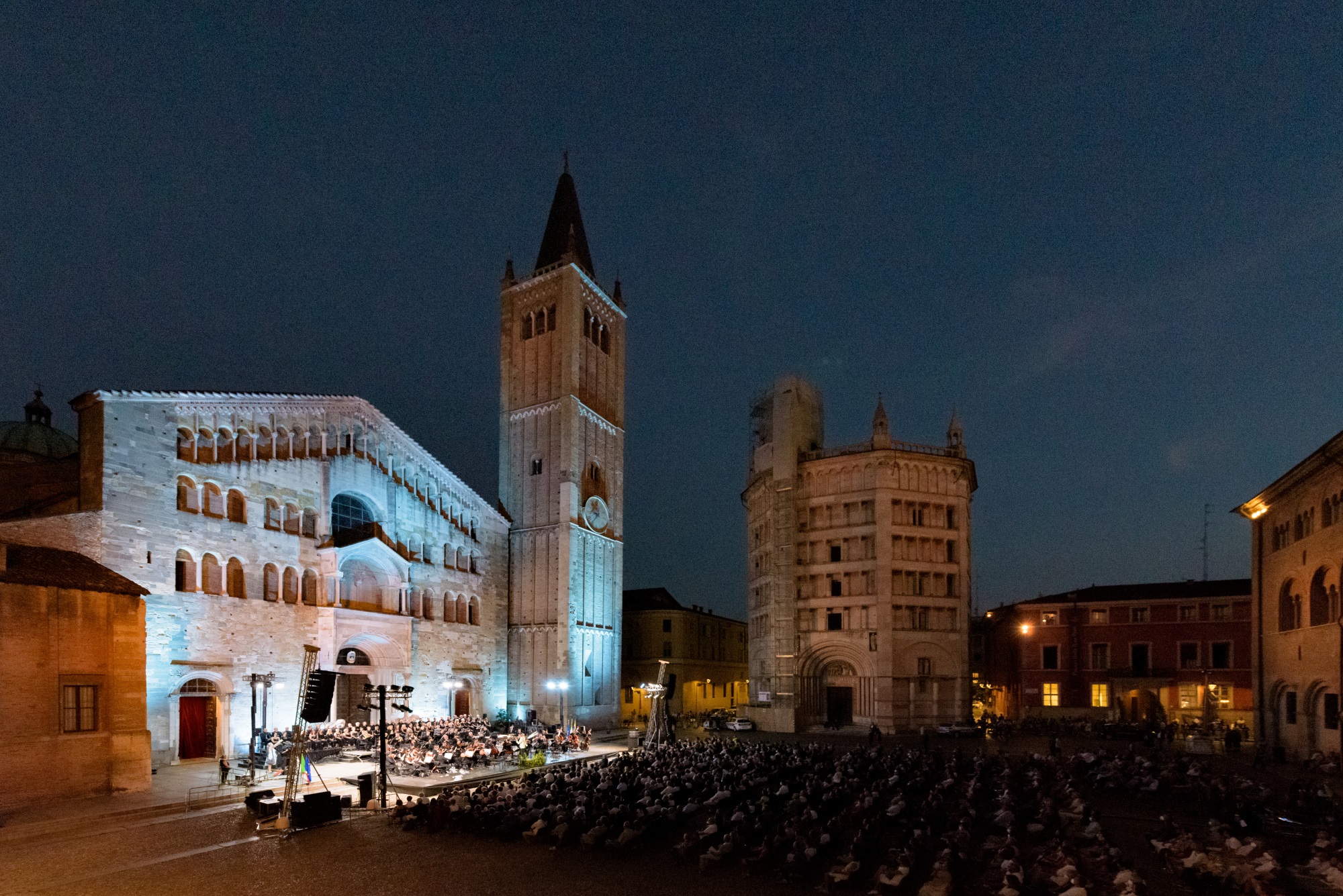 Fabio Luisi in Piazza Duomo a Parma - I Festival Toscanini 2022 (foto Fabio Boschi)