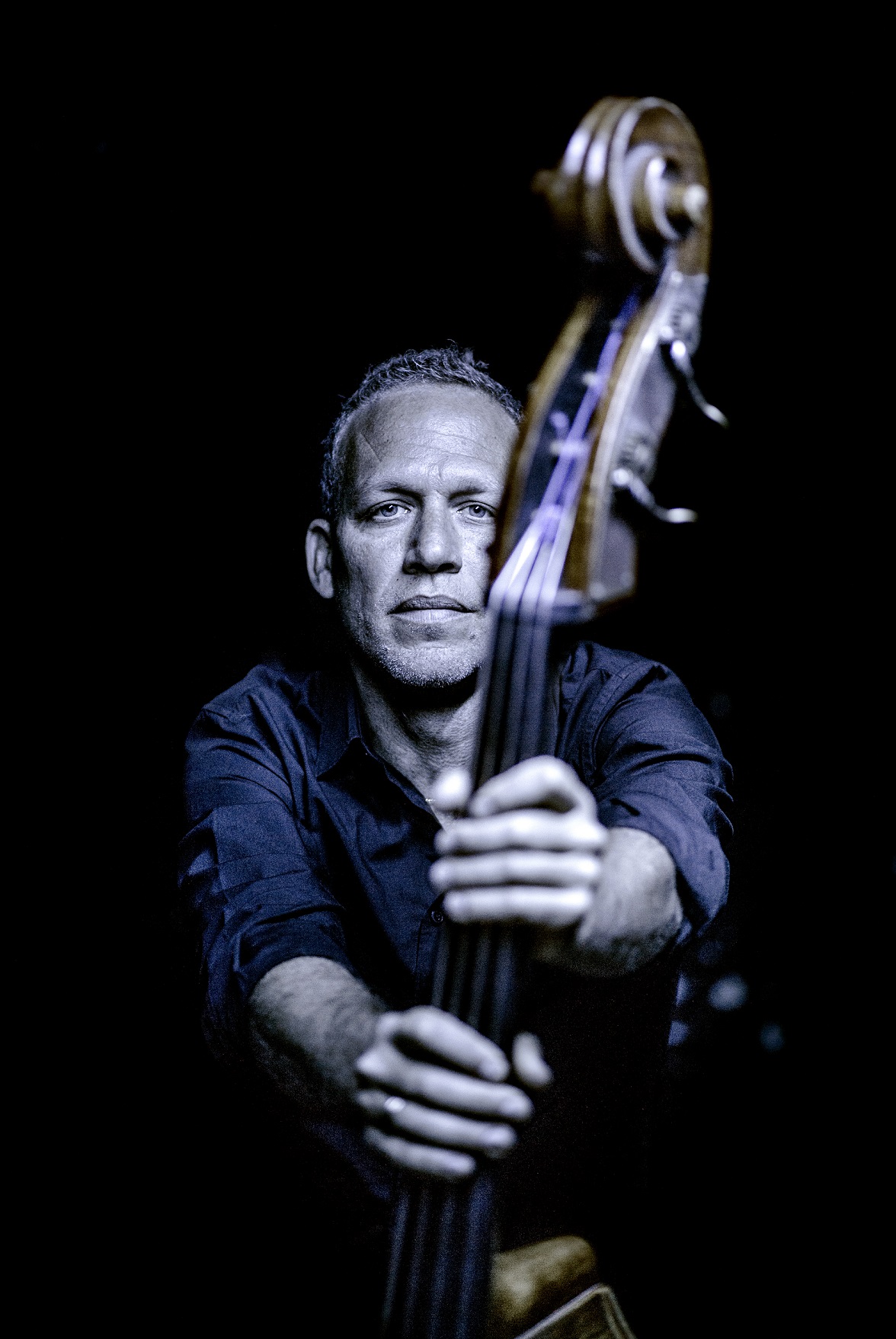 Avishai Cohen (foto di Andreas Terlaak)