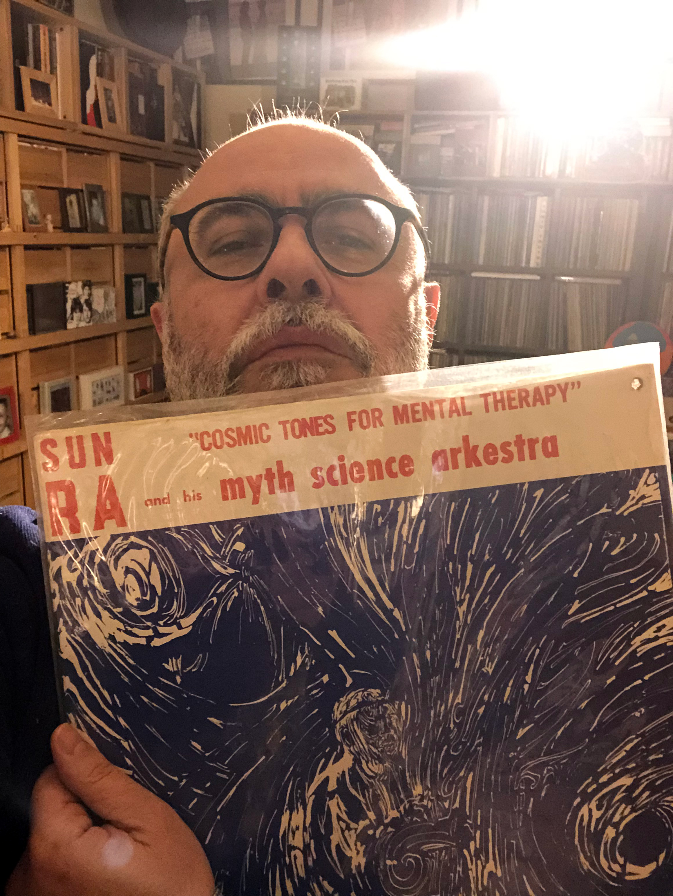 Davide Savelli Selfie con dischi