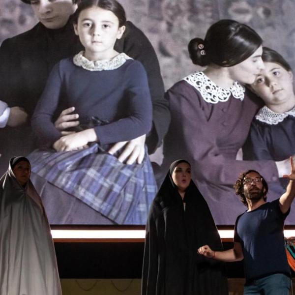 Simone Derai durante le prove di Das Paradies un die Peri (foto di Rosellina Garbo)
