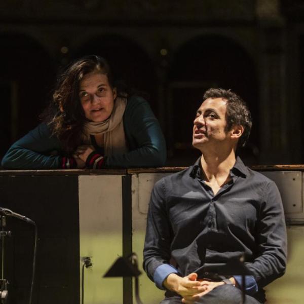 Alejo Perez con Emma Dante durante le prove de L’angelo di fuoco all’Opera di Roma nel 2019 (foto di Yasuko-Kageyama) 