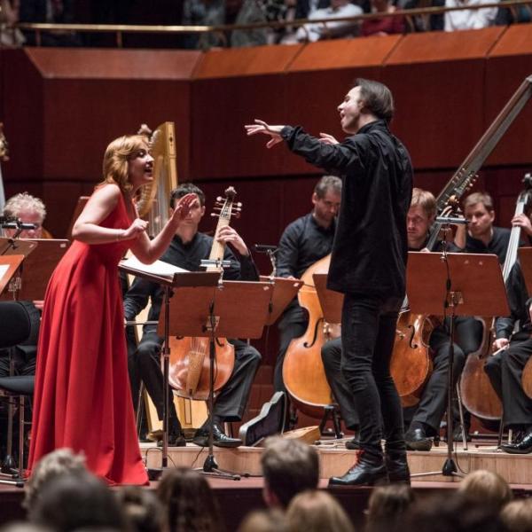 Teodor Currentzis e  Nadezhda Pavlova (Foto Tibor Pluto)