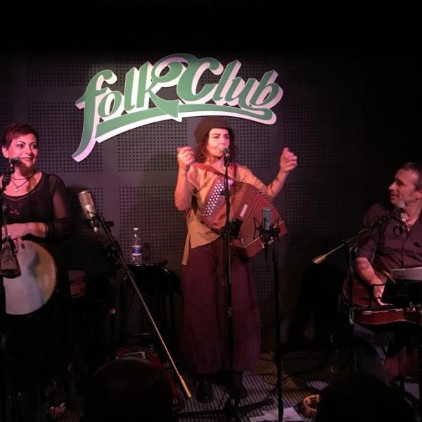 Al FolkClub di Torino Napoli sabauda, Torino borbonica, con il trio Luca Morino, Cristina Vetrone e Lorella Monti