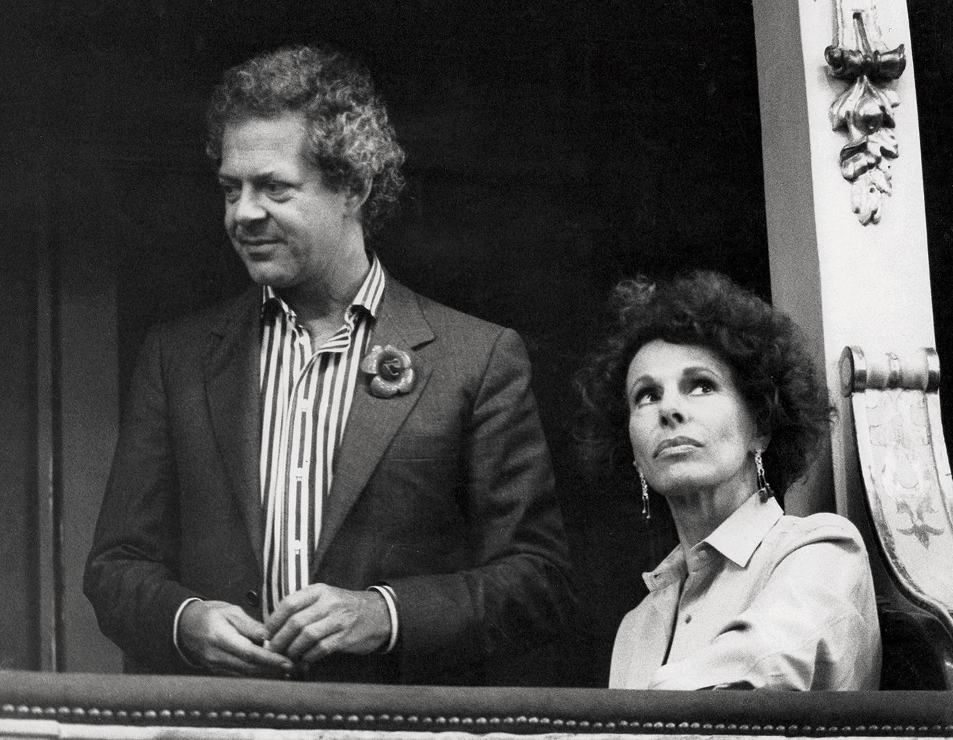 Franco Maria Ricci e Ornella Vanoni in un palco del Regio, 1976 (da RegioPeople)