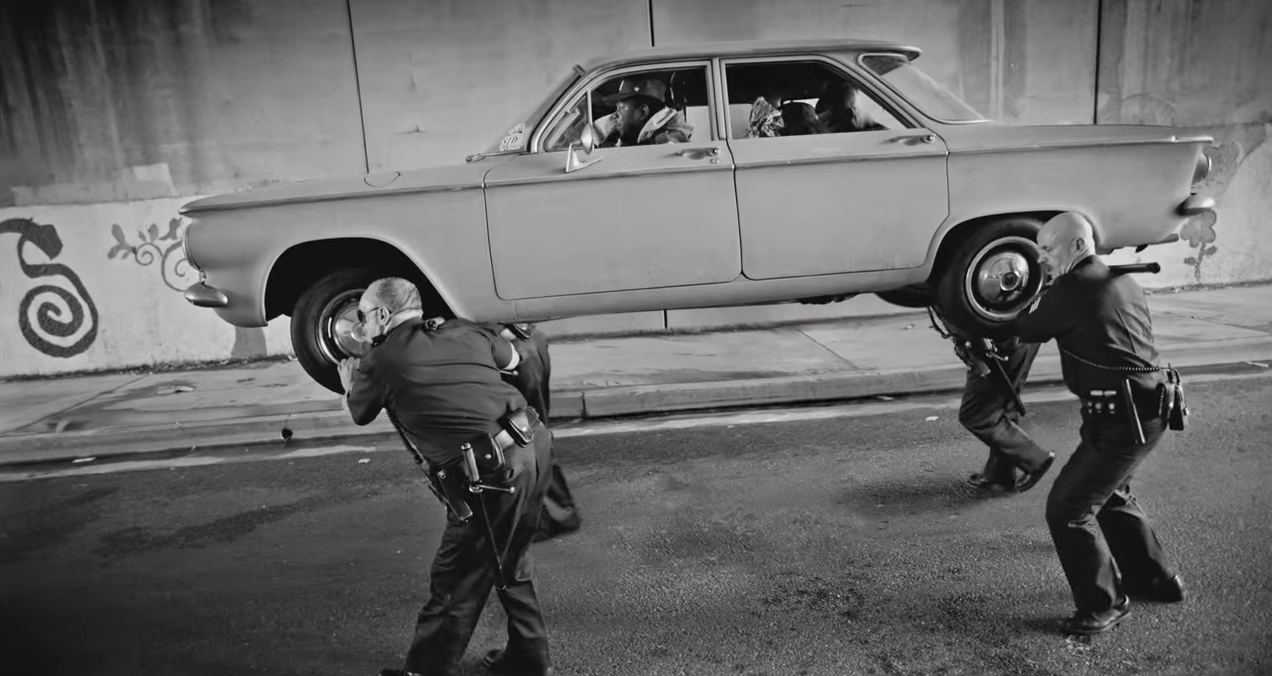 Fotogramma dal video di "Alright" di Kendrick Lamar