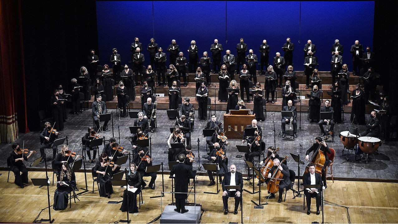 L'Orchestra del Teatro Goldoni in concerto nell'aprile 2021 (Foto Trifiletti-Bizzi)