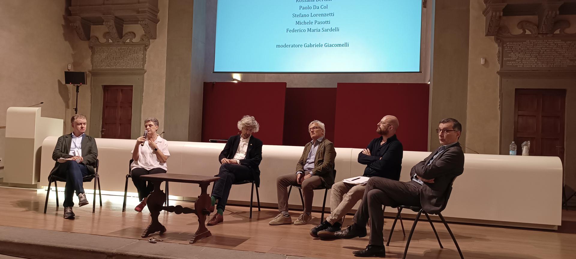 Prima tavola rotonda convegno (foto di Paolo Scarnecchia)