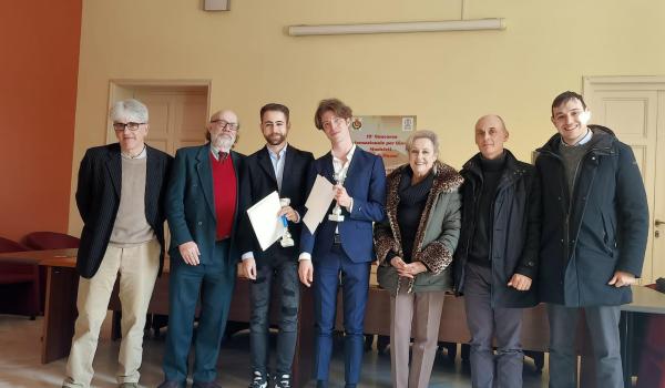 I vincitori Giovanni Andrea Pisanu e Alessandro Pinna assieme alla commissione presieduta dal M° Pietro Rigacci. 12° Concorso Internazionale per Giovani Musicisti "Città di Massa"