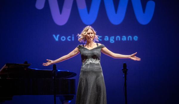 In foto il soprano Valentina Corò vincitrice del premio speciale "Galliano Masini" al 1° Concorso Internazionale Voci Mascagnane Concorso lirico internazionale “Voci Mascagnane”
