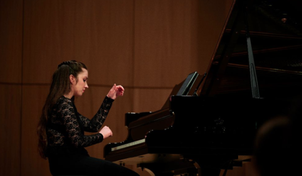 Martina Consonni - borsista De Sono 2022 che ha ricevuto il sostegno di Reale Foundation nell’ambito del progetto Alta Formazione Artistica e Musicale De Sono Associazione per la Musica