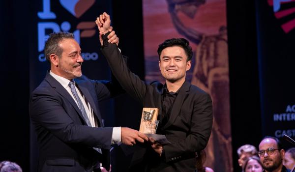 Il sindaco Ascani premia Zhiyuan Zhang 48° Premio Internazionale della Fisarmonica di Castelfidardo