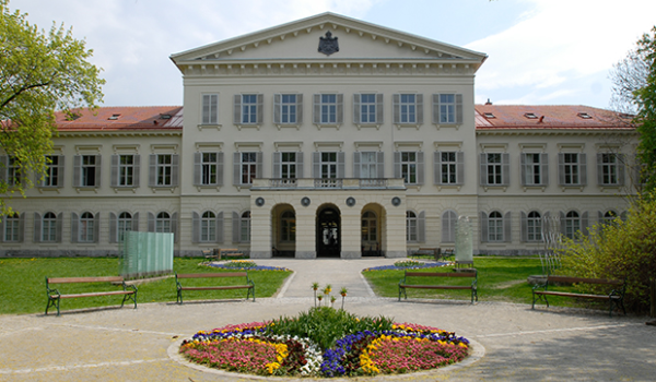 Palais Meran di Graz, dal 1963 tra le sedi dell''Università di Musica e Arti dello spettacolo Universität für Musik und darstellende Kunst Graz