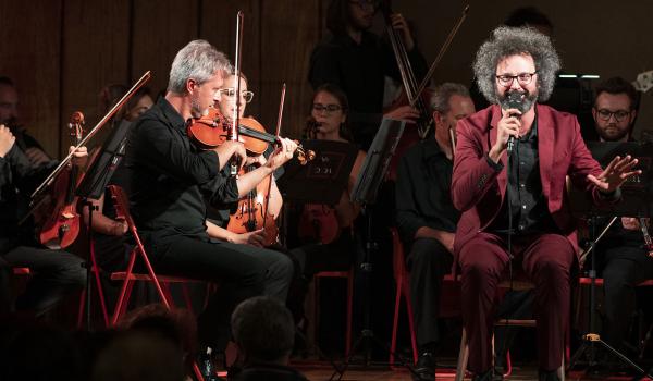 Simone Cristicchi e Oida - Orchestra instabile di Arezzo in concerto Concorso di composizione “Il primo giorno”