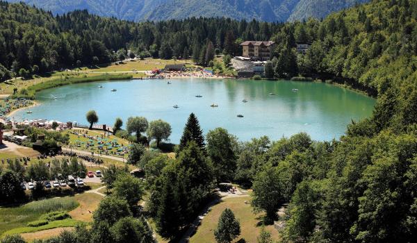 Lago di Lavarone (foto Pio Geminiani) Composing Nature 2022