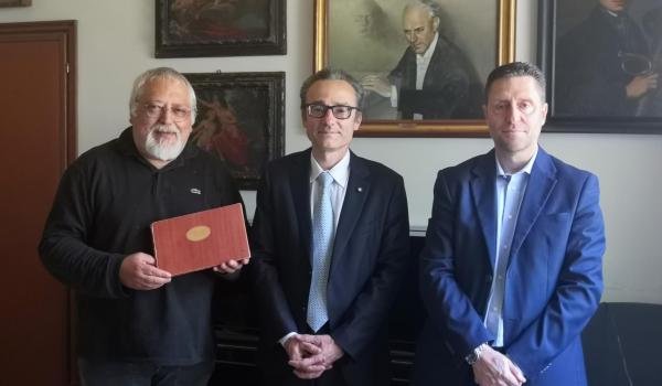 Massimo Felici (direttore Conservatorio "Botio"), Gino Gandolfi (donatore, famiglia Gandolfi), Marco Ferretti (presidente Conservatorio "Boito")