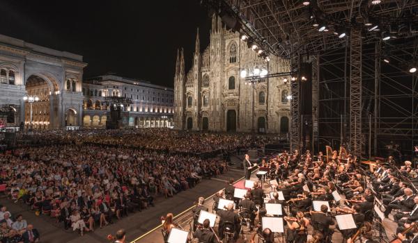 La Filarmonica  della Scala in Piazza del Duomo