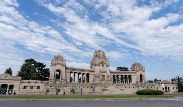 Il Piazzale del Cimitero di Bergamo