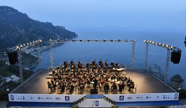 Belvedere di Villa Rufolo 2022 (foto Vincent Ruocco - Ravello Festival) Belvedere di Villa Rufolo 2022 (foto Vincent Ruocco - Ravello Festival)