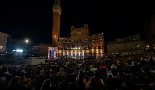 Concerto in Piazza del Campo ( Foto Roberto Testi)