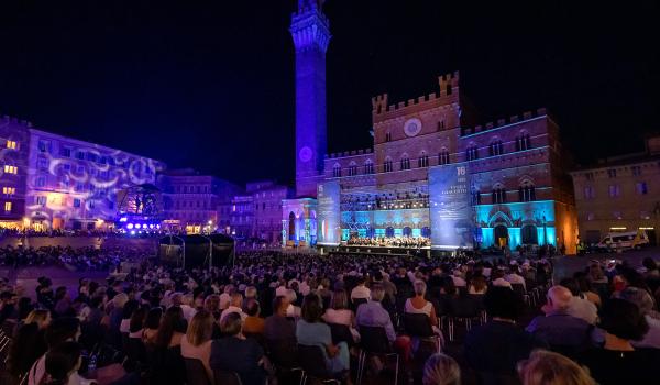 Un concerto in Piazza del Campo (Foto Roberto Testi)