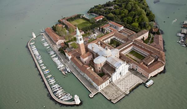 La sede della Fondazione Cini nell'Isola di San Giorgio La sede della Fondazione Cini nell'Isola di San Giorgio