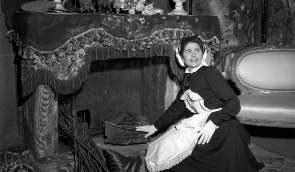 Luisa Mandelli come Annina nella Traviata scaligera del 1955