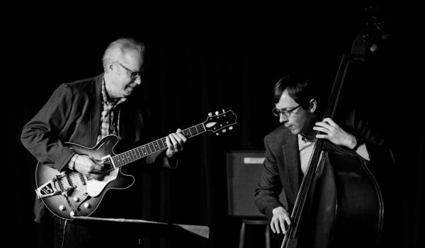 Bill Frisell e Thomas Morgan (foto John Rogers - ECM Records) Bill Frisell e Thomas Morgan (foto John Rogers - ECM Records)
