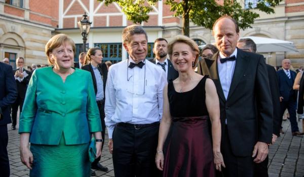 Ursula von der Leyen a Bayreuth con Angela Merkel