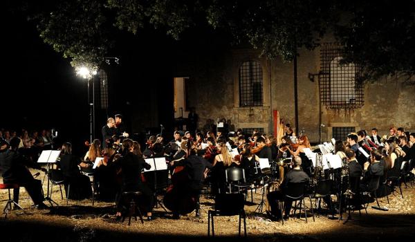 Un concerto nel cortile del Castello di Sermoneta Un concerto nel cortile del Castello di Sermoneta