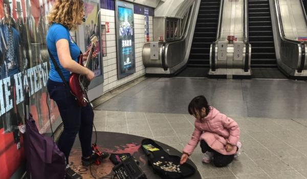 Busker nella metropolitana di Londra