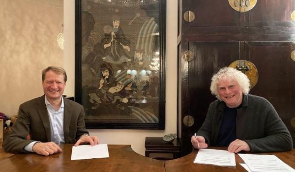 Simon Rattle firma il suo contratto con la Bayerische Rundfunk