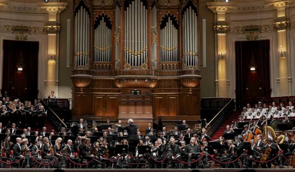 Gianandrea Noseda e l'Orchestra del Concertgebouw (Foto Milagro Elstak)