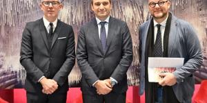Mathieu Jouvin (sovrintendente), Stefano Lo Russo (sindaco di Torino) e Sebastian Schwarz (direttore artistico)